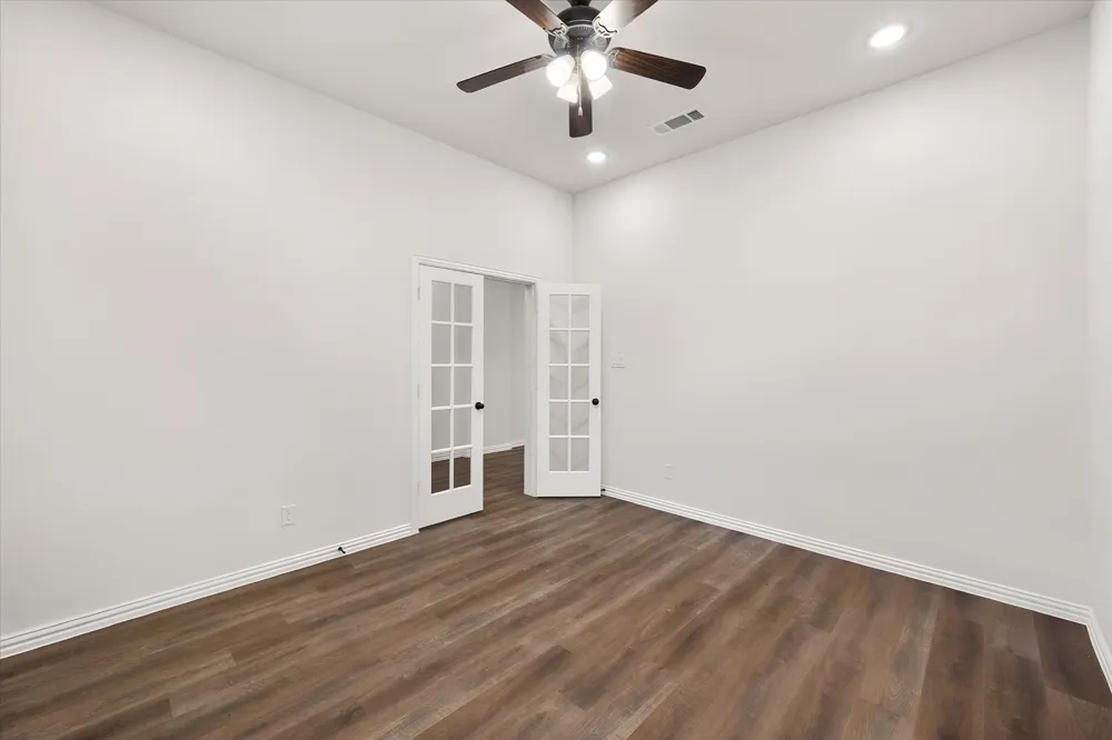 16 Dobbins Crossing Corsicana, TX 75110
