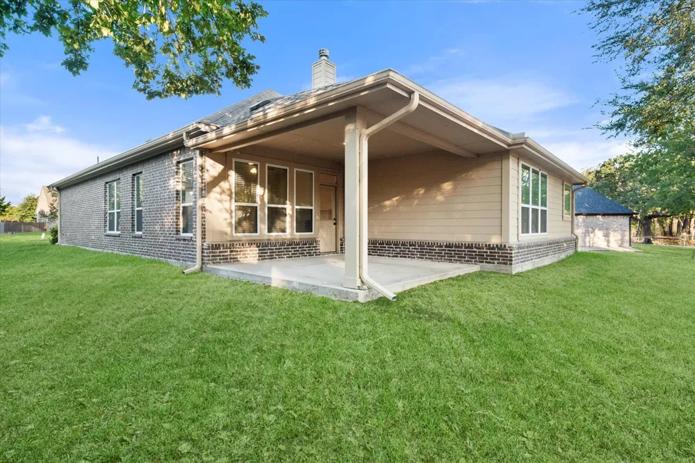 16 Dobbins Crossing Corsicana, TX 75110
