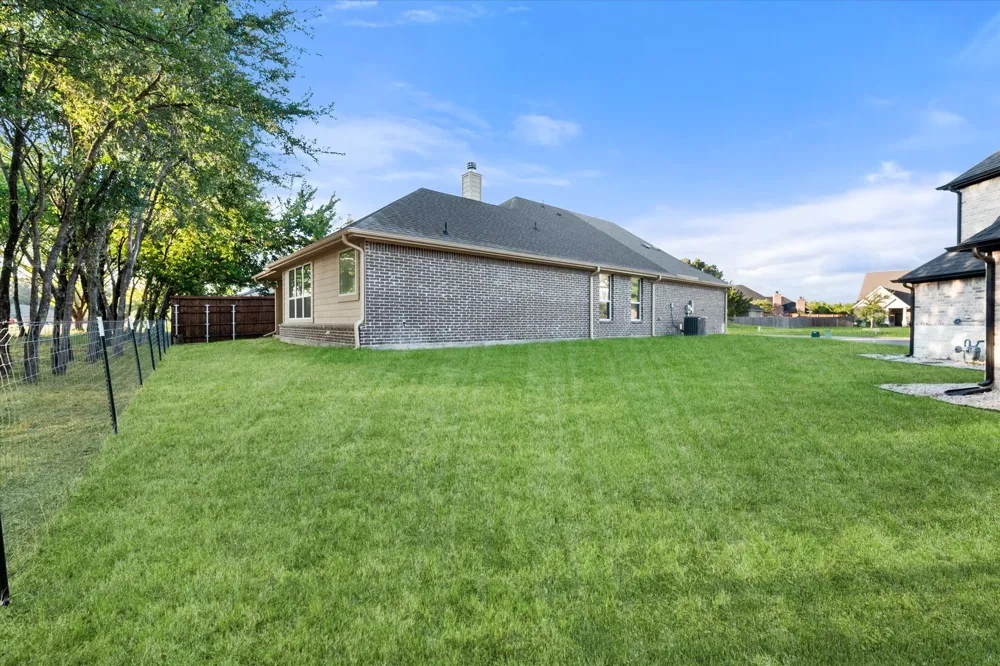 16 Dobbins Crossing Corsicana, TX 75110