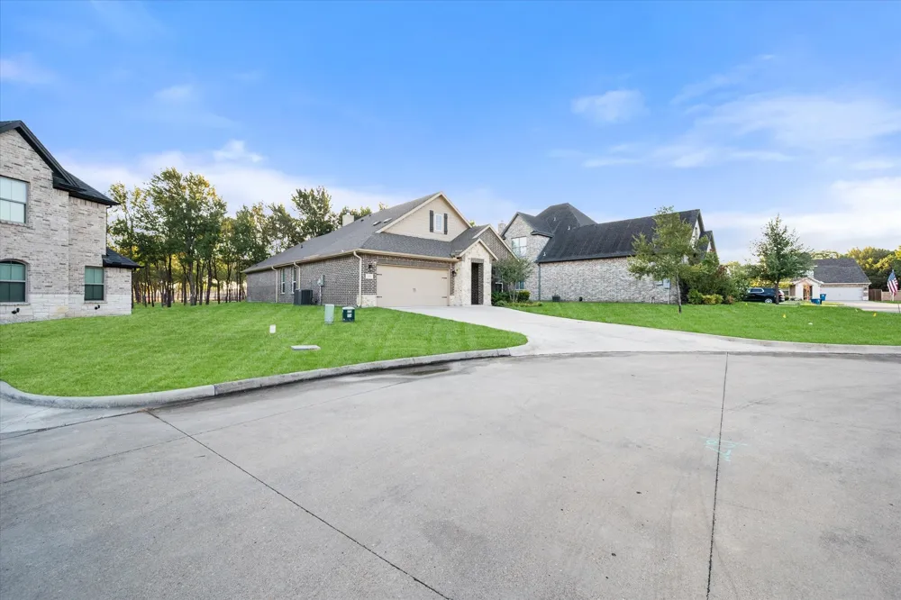 16 Dobbins Crossing Corsicana, TX 75110