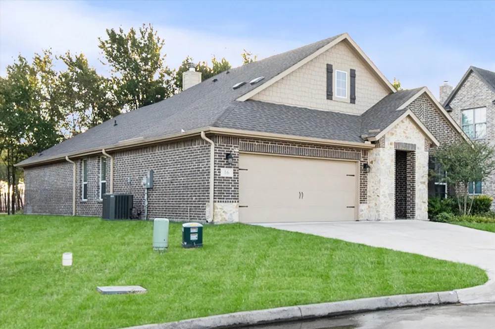 16 Dobbins Crossing Corsicana, TX 75110
