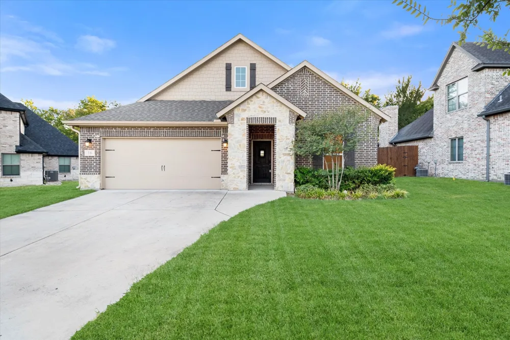 16 Dobbins Crossing Corsicana, TX 75110