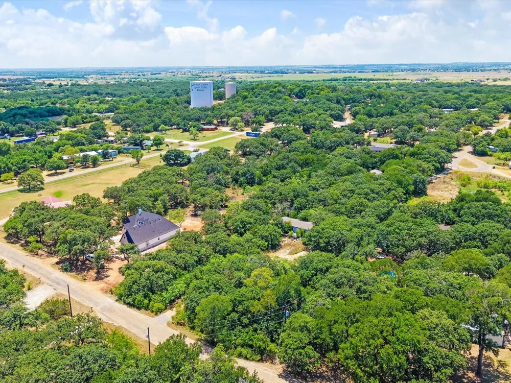 5613 Thousand Oaks Drive Joshua, TX 76058