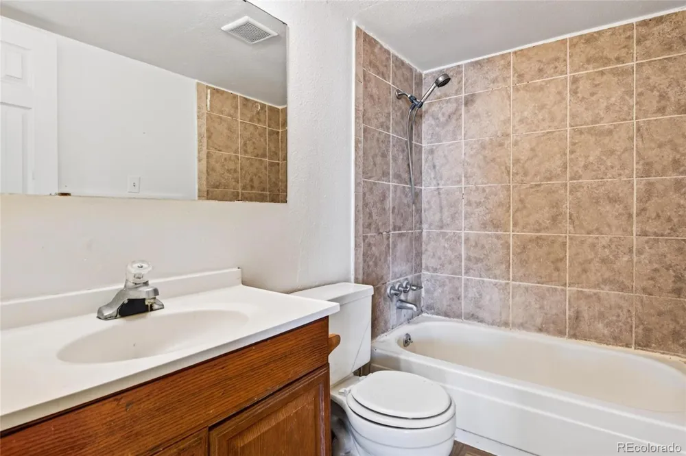 10211 Ura Lane #9-207 Thornton, CO 80260
