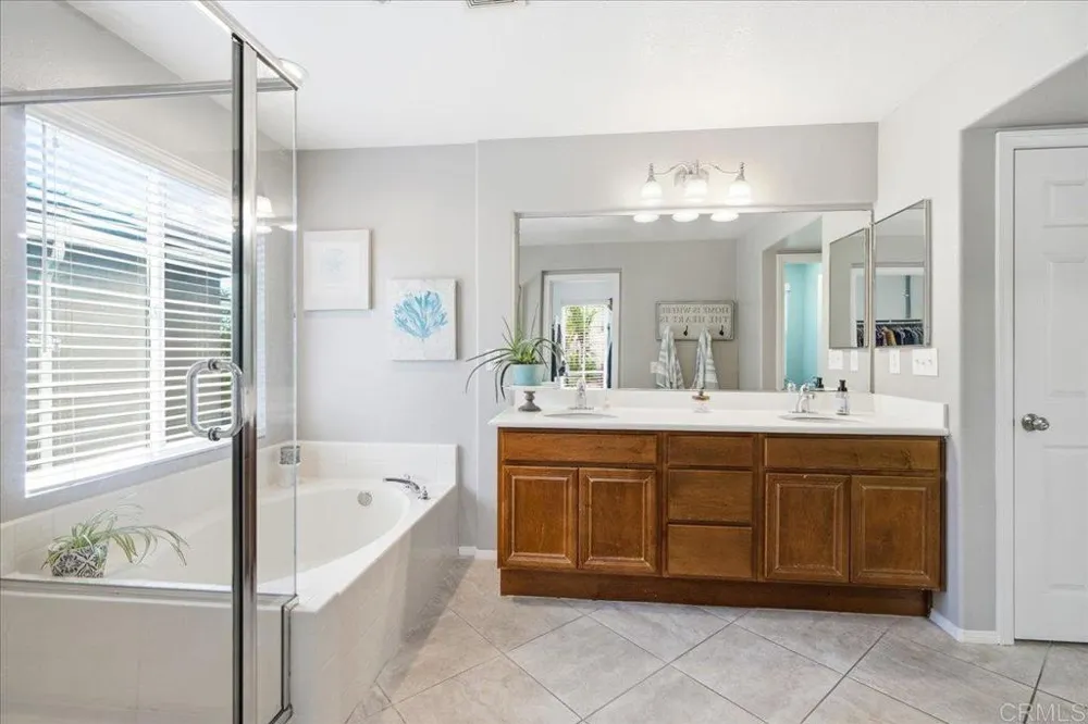 937 Westport Lane Vista, CA 92084