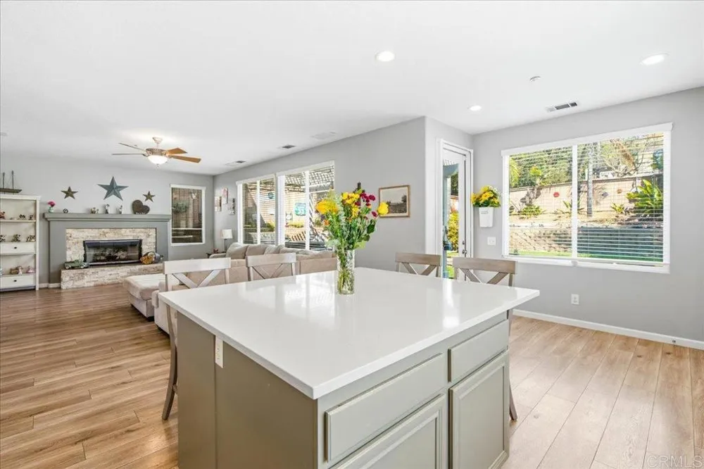 937 Westport Lane Vista, CA 92084