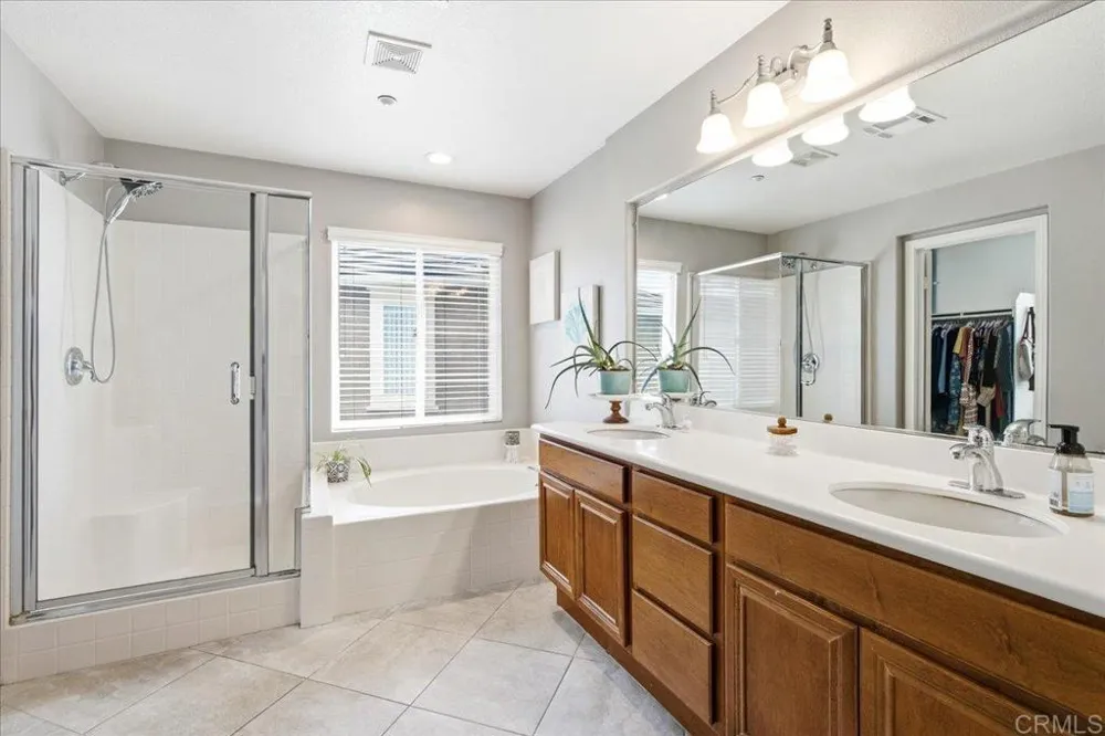 937 Westport Lane Vista, CA 92084