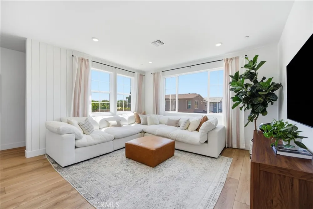 4891 Arroyo Run Moorpark, CA 93021
