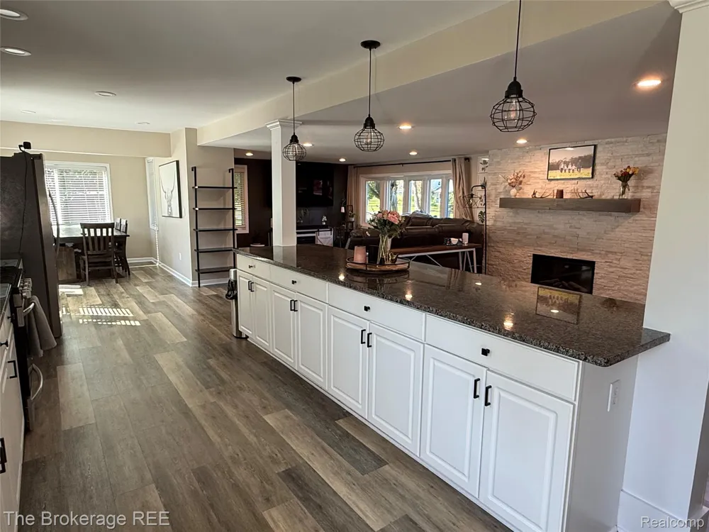 1442 Packard Avenue Burton City, MI 48509
