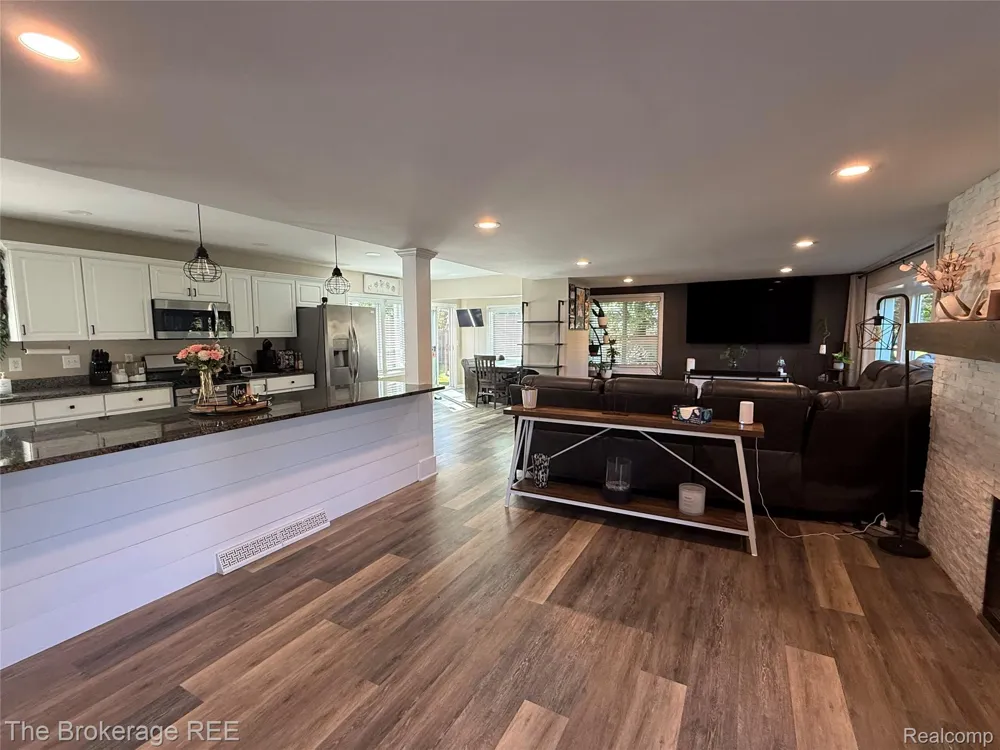 1442 Packard Avenue Burton City, MI 48509