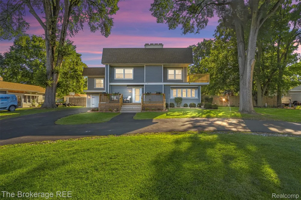 1442 Packard Avenue Burton City, MI 48509