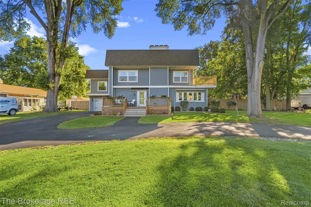 1442 Packard Avenue Burton City, MI 48509