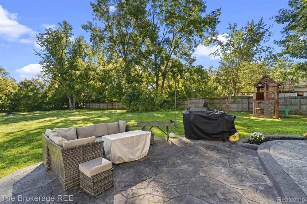 1442 Packard Avenue Burton City, MI 48509