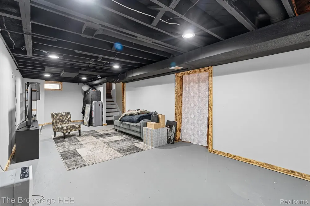1442 Packard Avenue Burton City, MI 48509