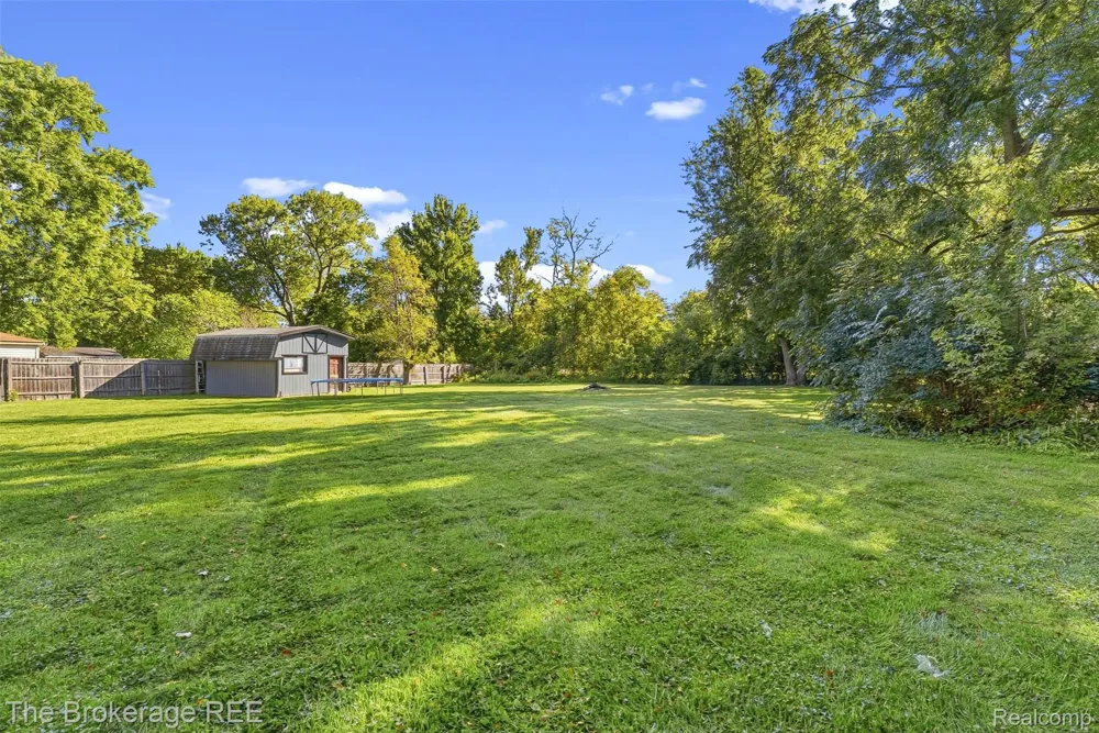 1442 Packard Avenue Burton City, MI 48509