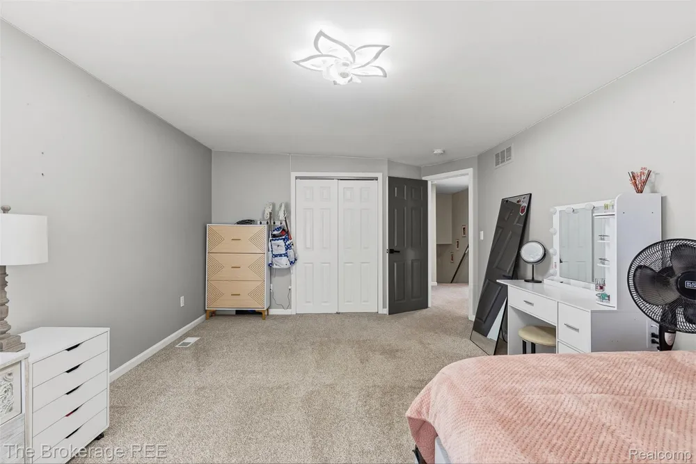 1442 Packard Avenue Burton City, MI 48509