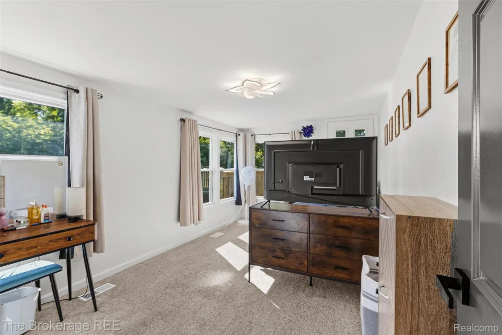 1442 Packard Avenue Burton City, MI 48509