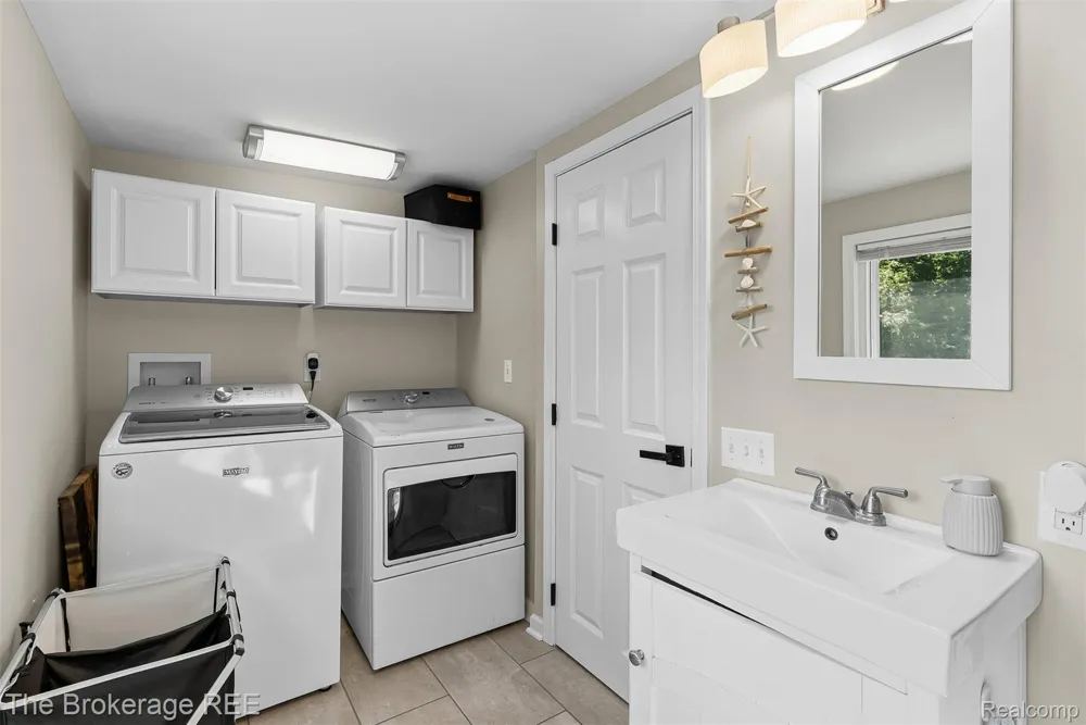 1442 Packard Avenue Burton City, MI 48509