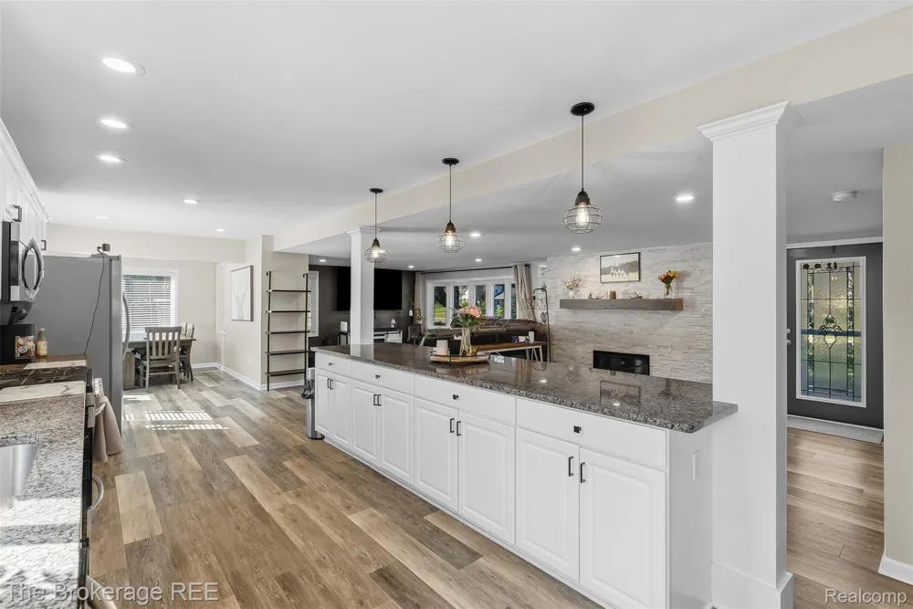 1442 Packard Avenue Burton City, MI 48509