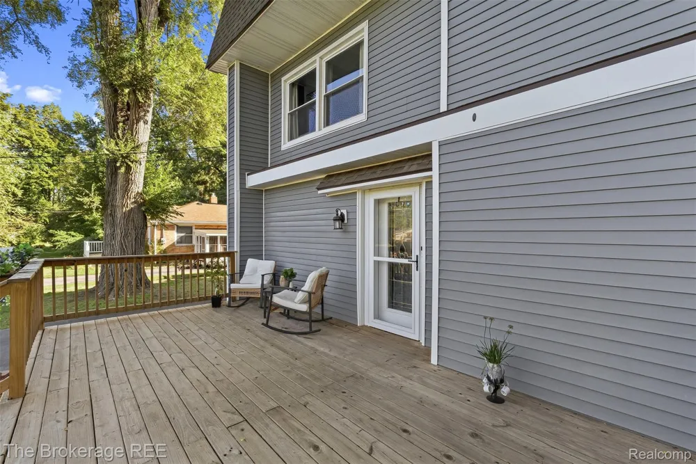 1442 Packard Avenue Burton City, MI 48509