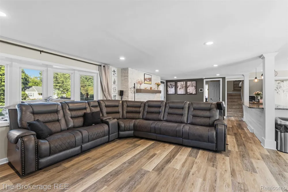 1442 Packard Avenue Burton City, MI 48509