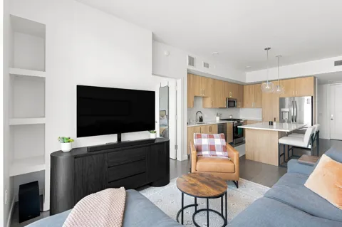 1212 Demonbreun St #1811