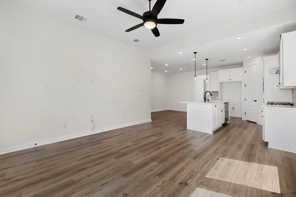 264 Bloomington Loop Hutto, TX 78634