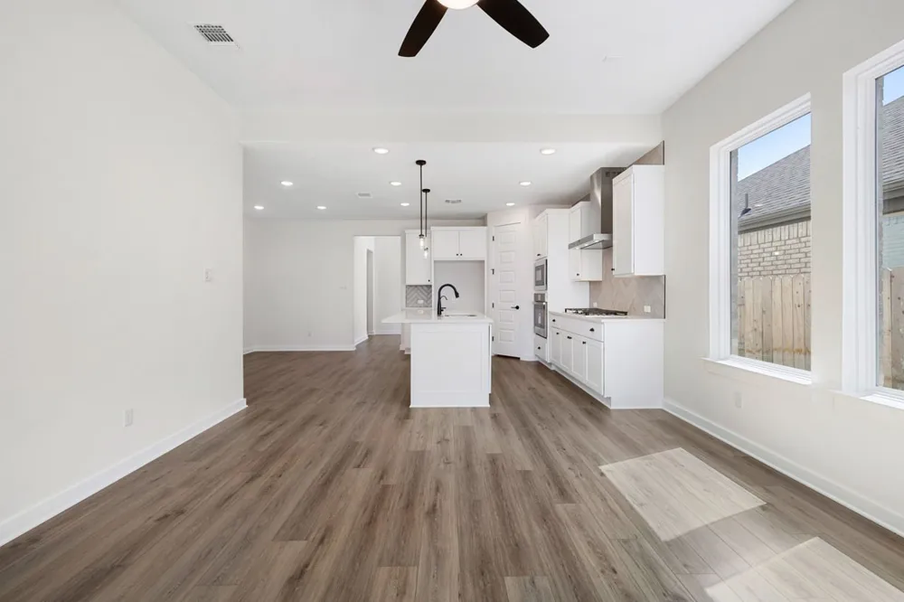 264 Bloomington Loop Hutto, TX 78634