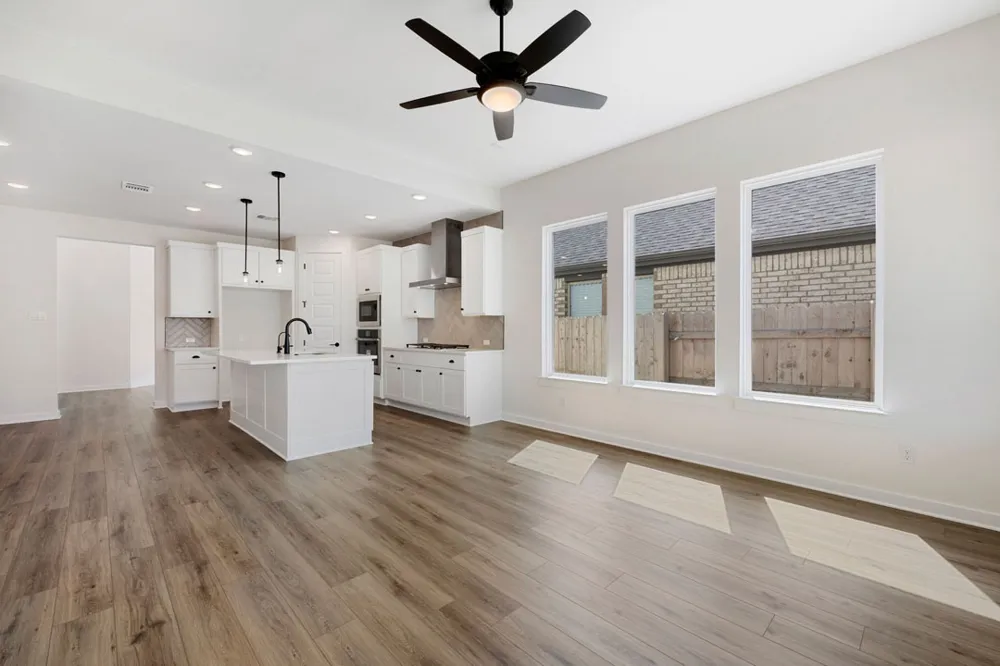 264 Bloomington Loop Hutto, TX 78634