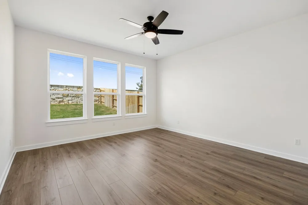264 Bloomington Loop Hutto, TX 78634