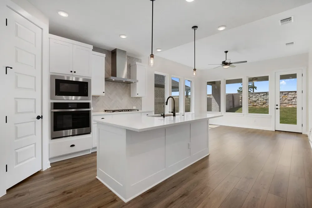 264 Bloomington Loop Hutto, TX 78634