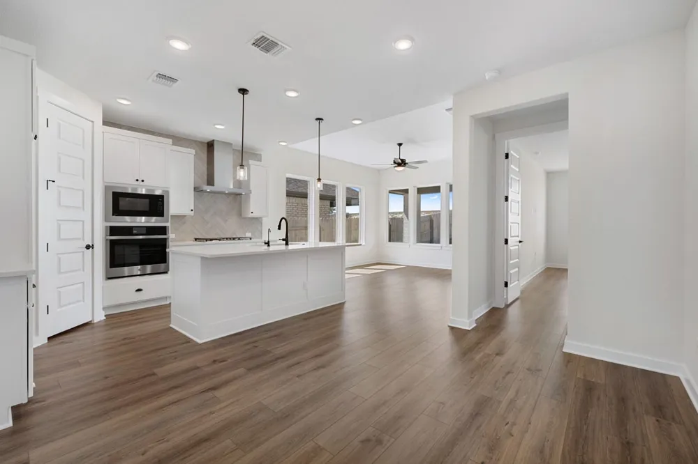 264 Bloomington Loop Hutto, TX 78634