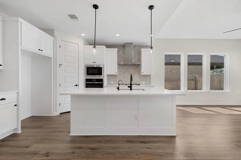 264 Bloomington Loop Hutto, TX 78634