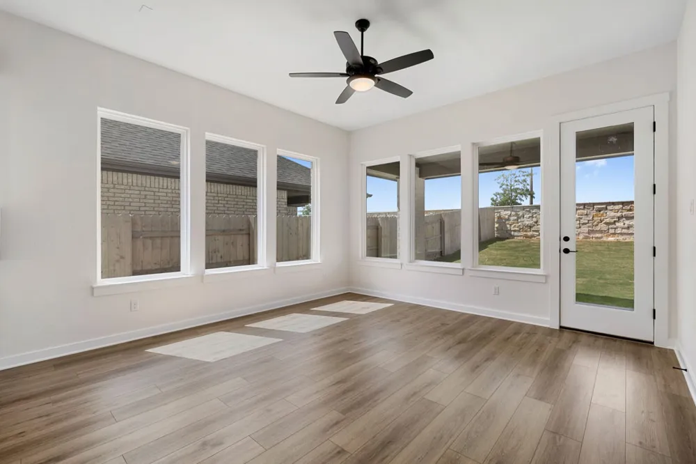 264 Bloomington Loop Hutto, TX 78634
