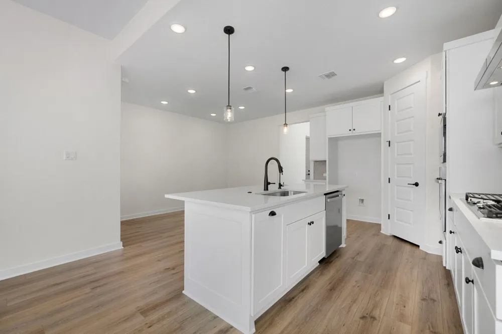 264 Bloomington Loop Hutto, TX 78634