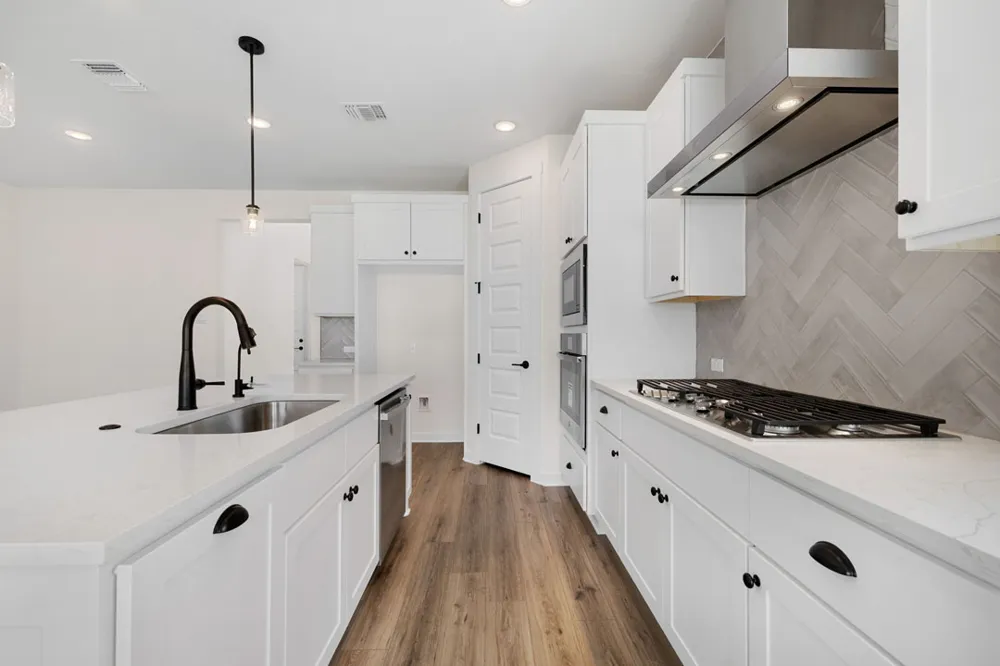 264 Bloomington Loop Hutto, TX 78634