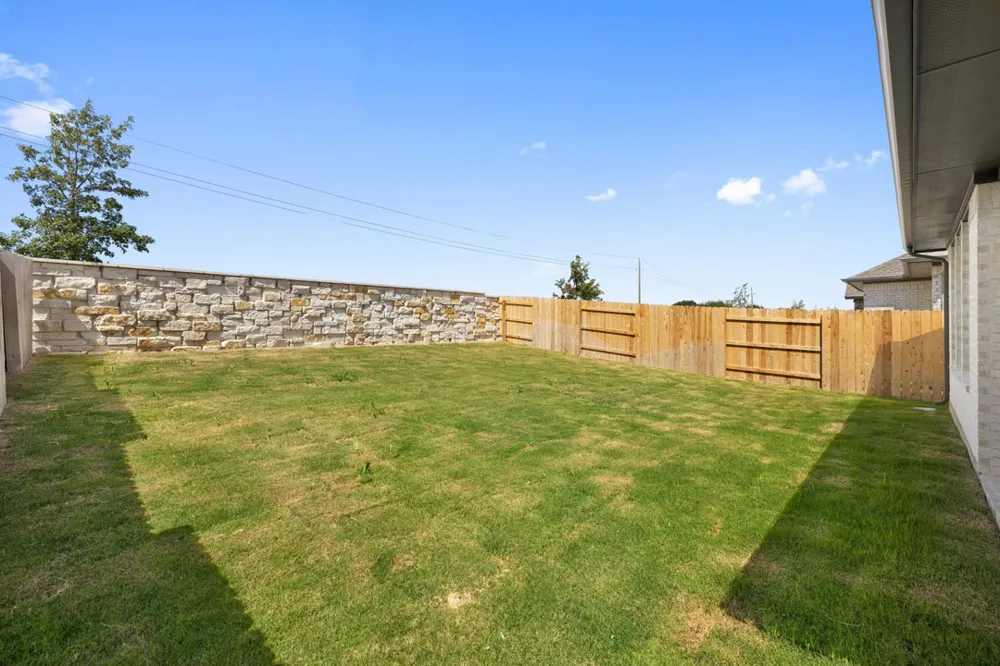 264 Bloomington Loop Hutto, TX 78634