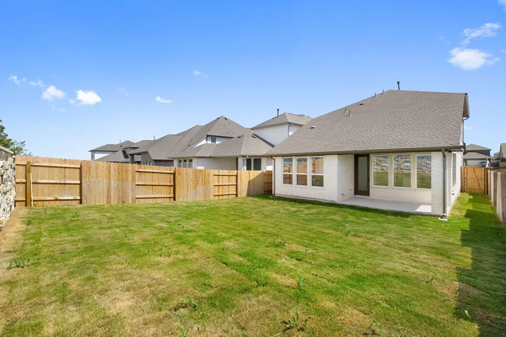 264 Bloomington Loop Hutto, TX 78634