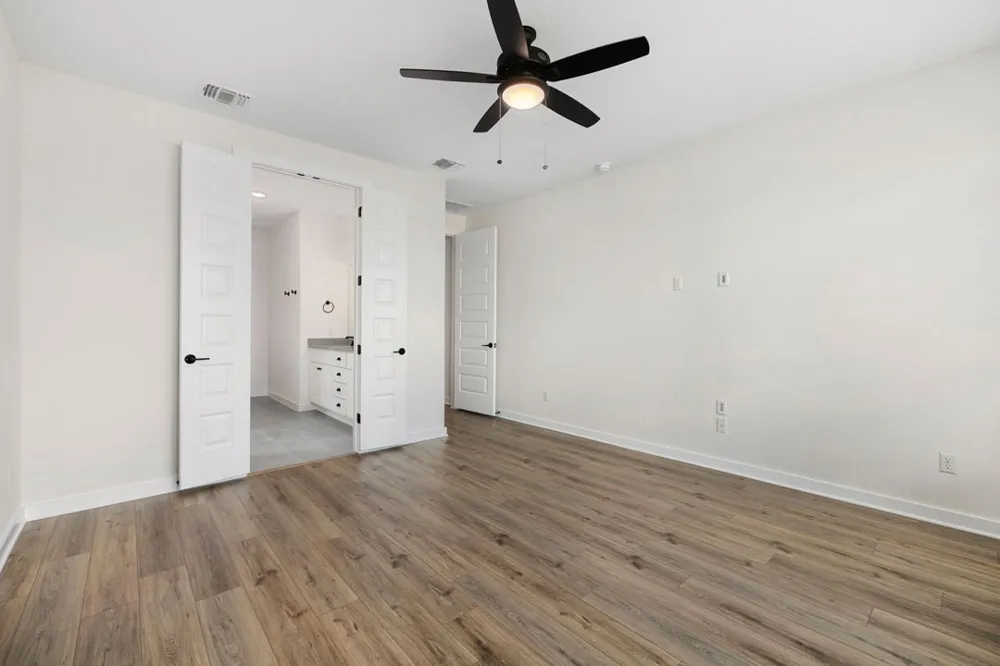 264 Bloomington Loop Hutto, TX 78634