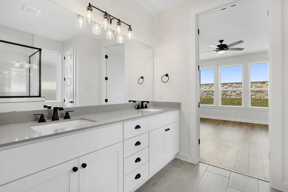 264 Bloomington Loop Hutto, TX 78634