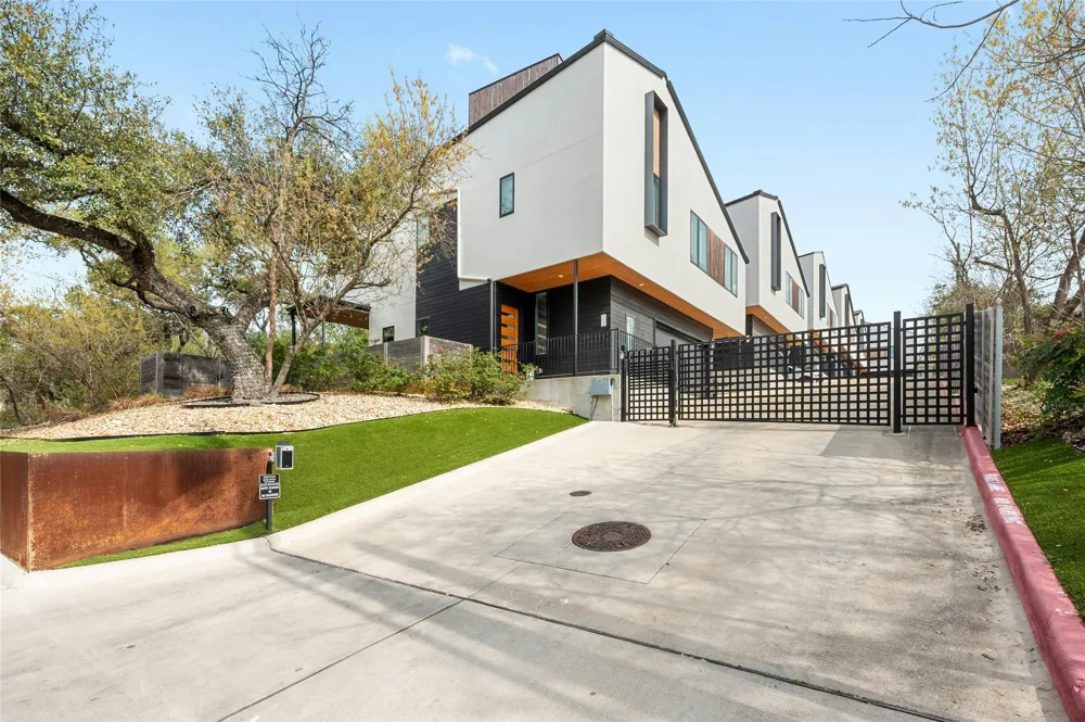 1225 Hillside Avenue #6 Austin, TX 78704