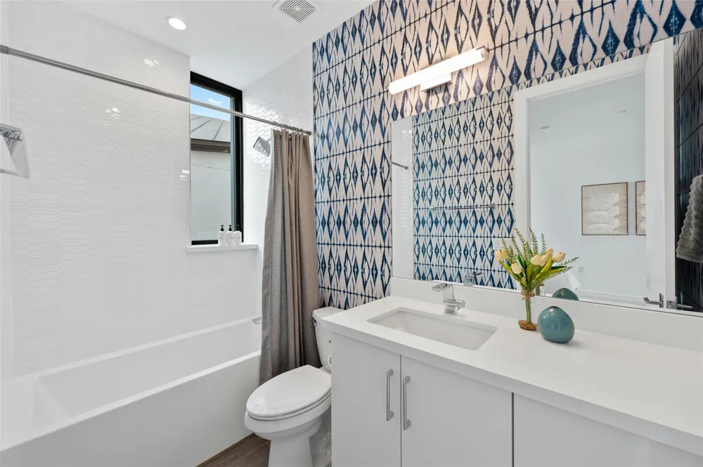 1225 Hillside Avenue #6 Austin, TX 78704