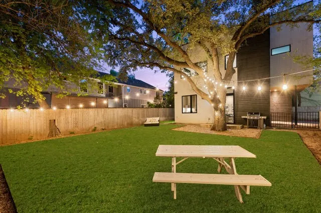 1225 Hillside Avenue #6 Austin, TX 78704