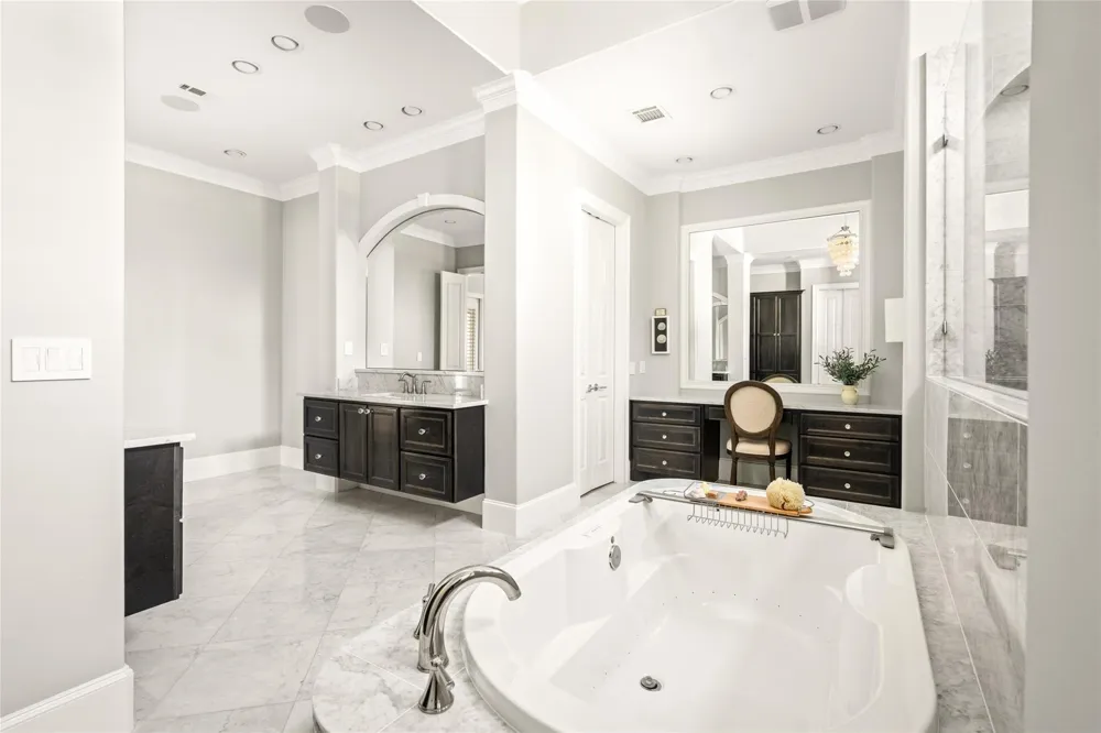 64 S Parkgate Circle The Woodlands, TX 77381