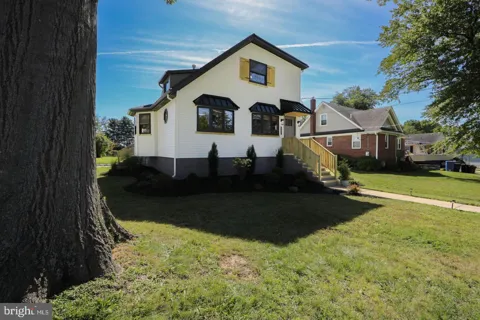 401 WOODLAND AVENUE