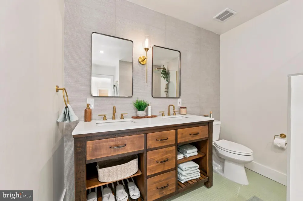 401 WOODLAND AVENUE Cherry Hill, NJ 08002