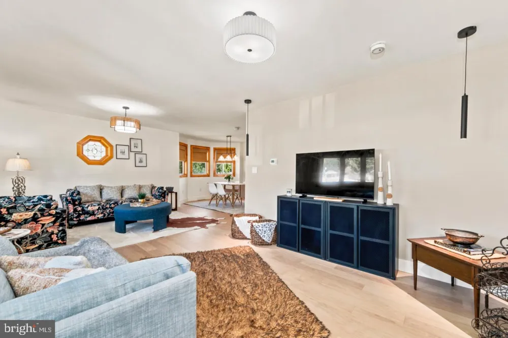 401 WOODLAND AVENUE Cherry Hill, NJ 08002