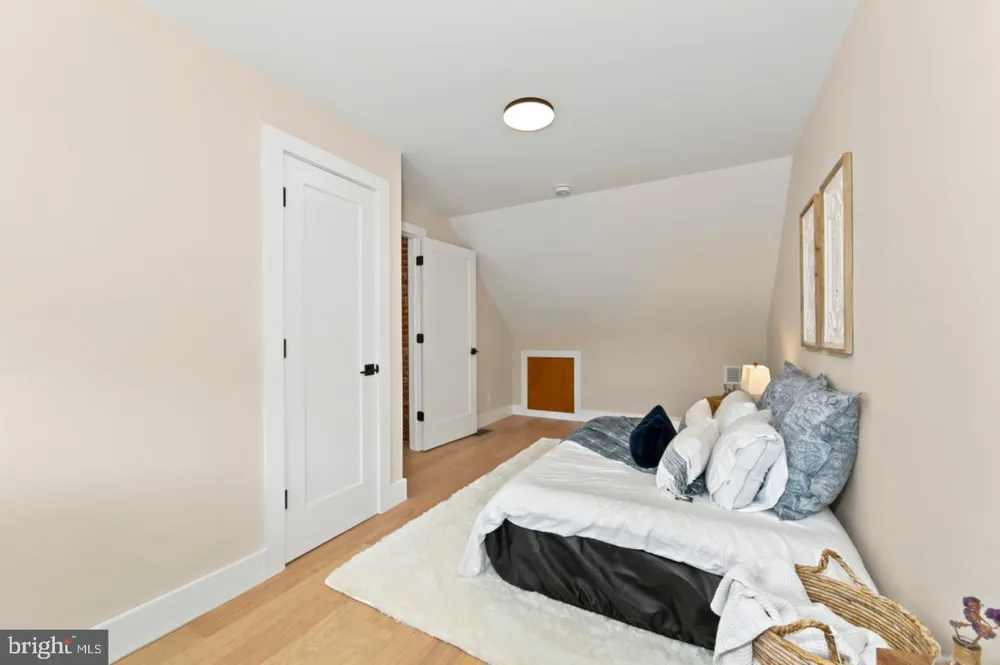 401 WOODLAND AVENUE Cherry Hill, NJ 08002