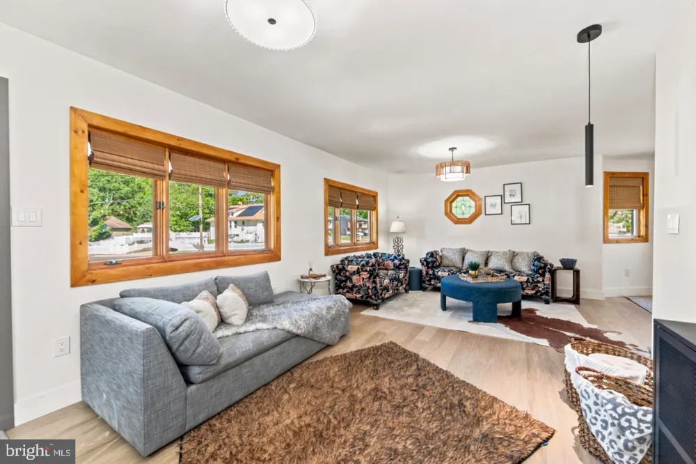 401 WOODLAND AVENUE Cherry Hill, NJ 08002
