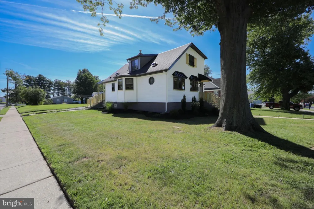 401 WOODLAND AVENUE Cherry Hill, NJ 08002